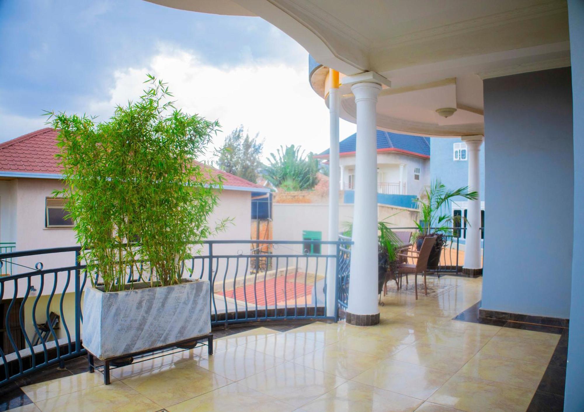 The Vibrant Lodge Gacuriro Kigali Exterior photo