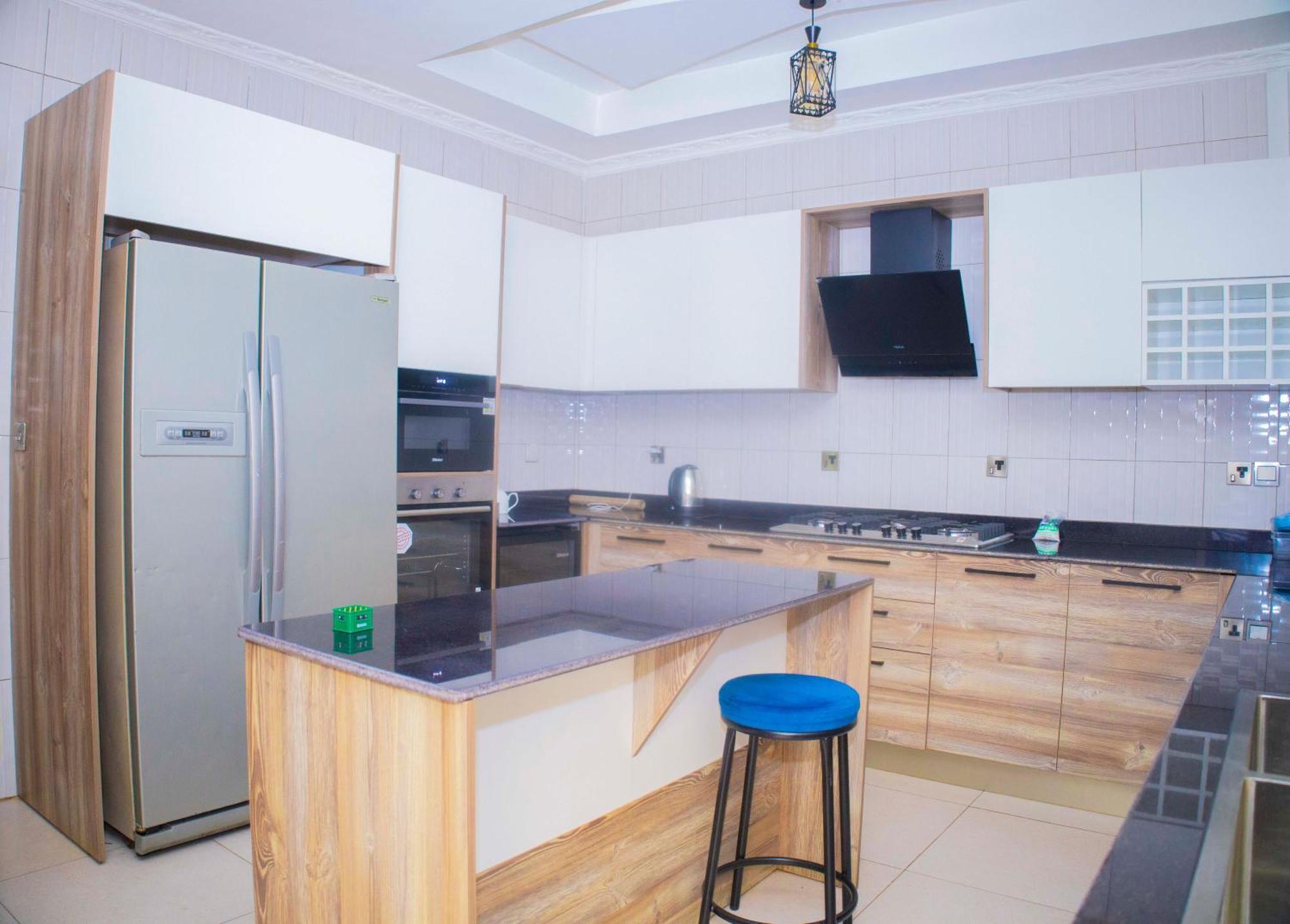 The Vibrant Lodge Gacuriro Kigali Exterior photo